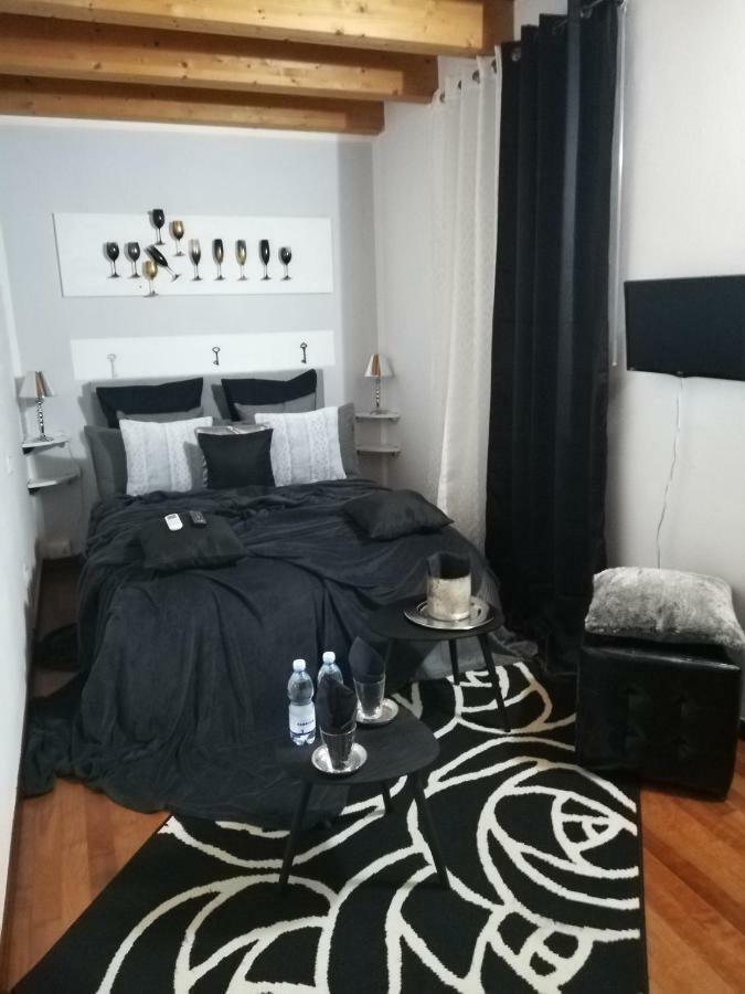 Hotel Garda House Sandrà Zimmer foto
